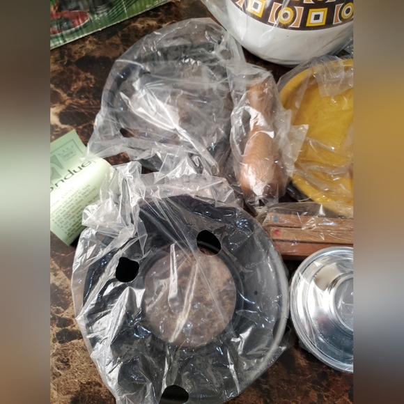 VTG Fondue Ensemble Siena 1973 NEW Imperial Int. Porcelain Steel 2 QT - Picture 5 of 11